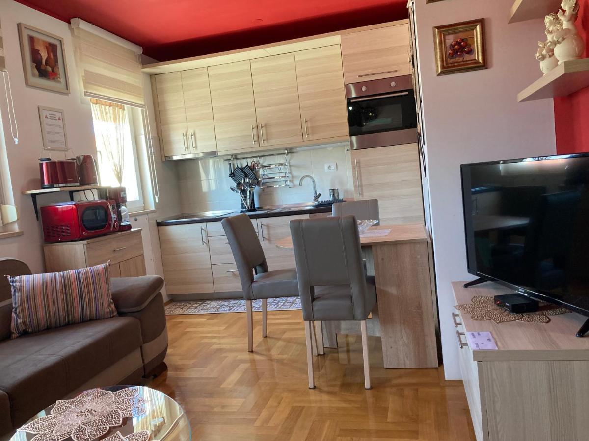 Apartment Capriati With Parking Garage Umago Esterno foto